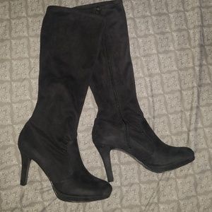 Tahari boots
